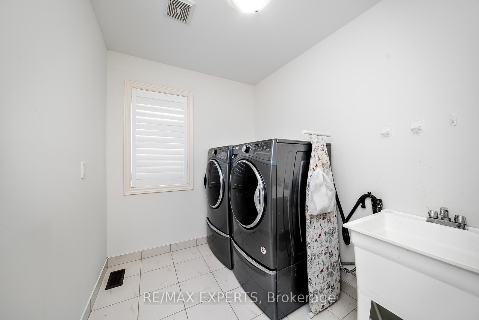 54 Gibson Circle photo 36