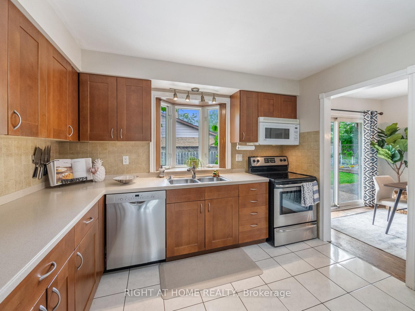 2411 Yolanda Drive photo 8