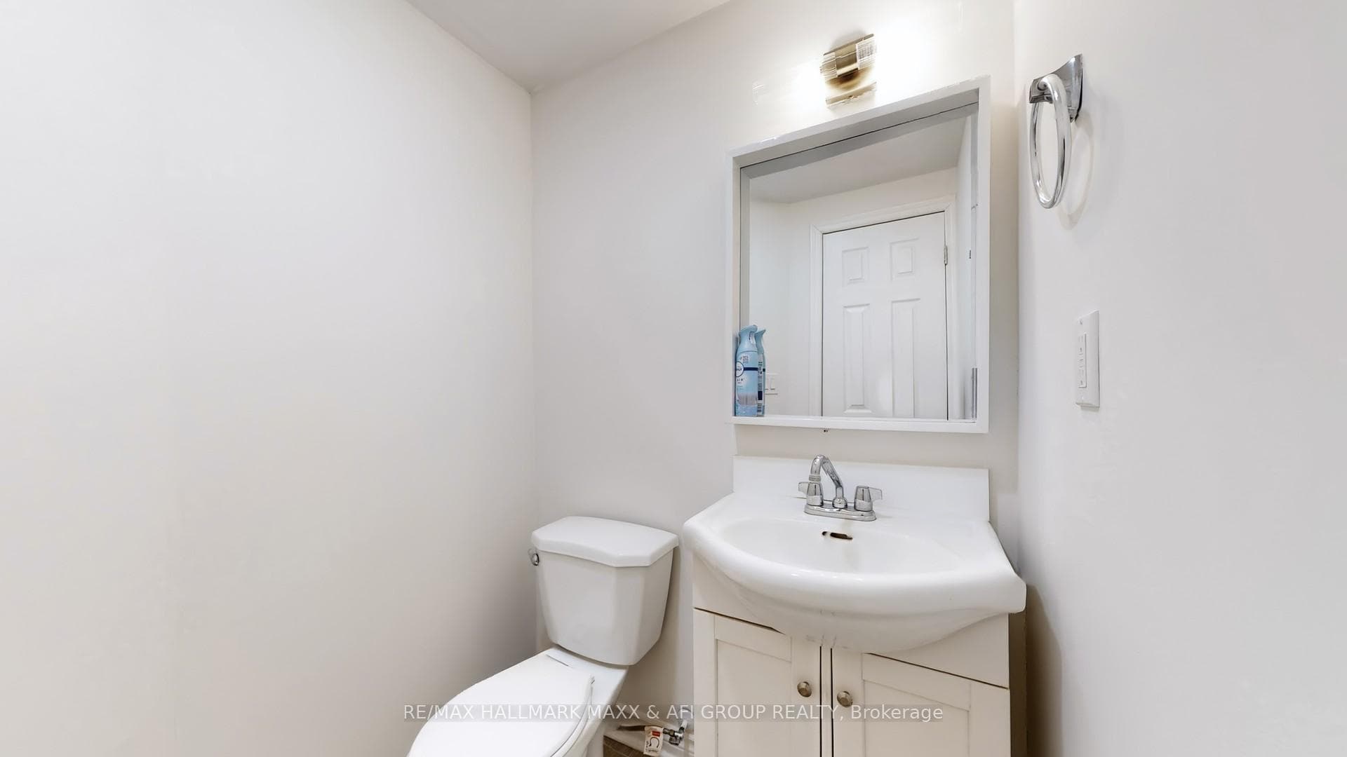 719 Shanahan Boulevard Unit Basement A photo 10