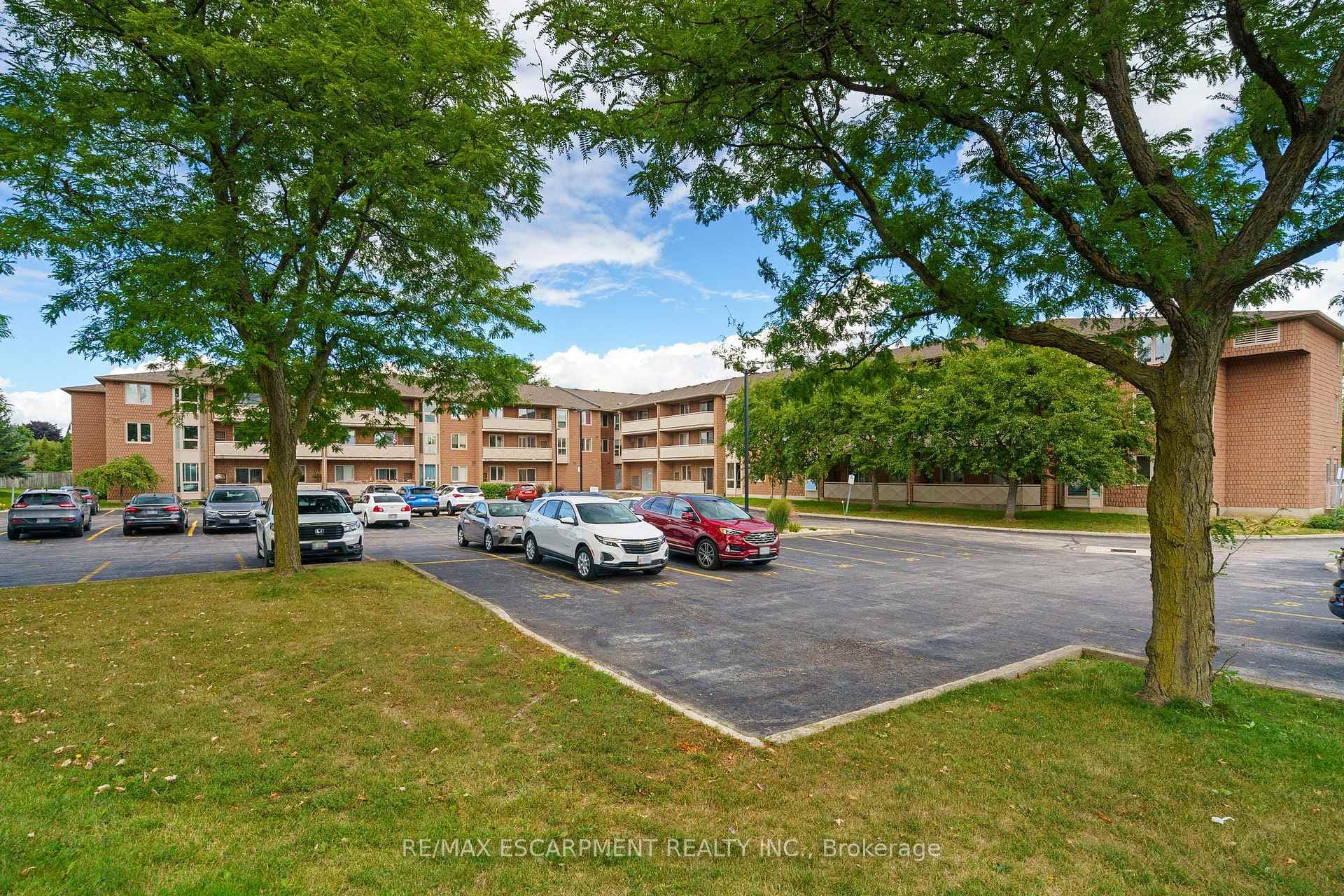 416 LIMERIDGE Road Unit 213 photo 30