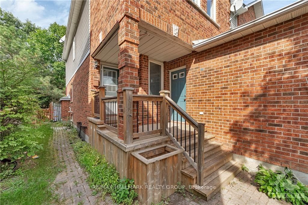14 ASHPARK Crescent photo 3