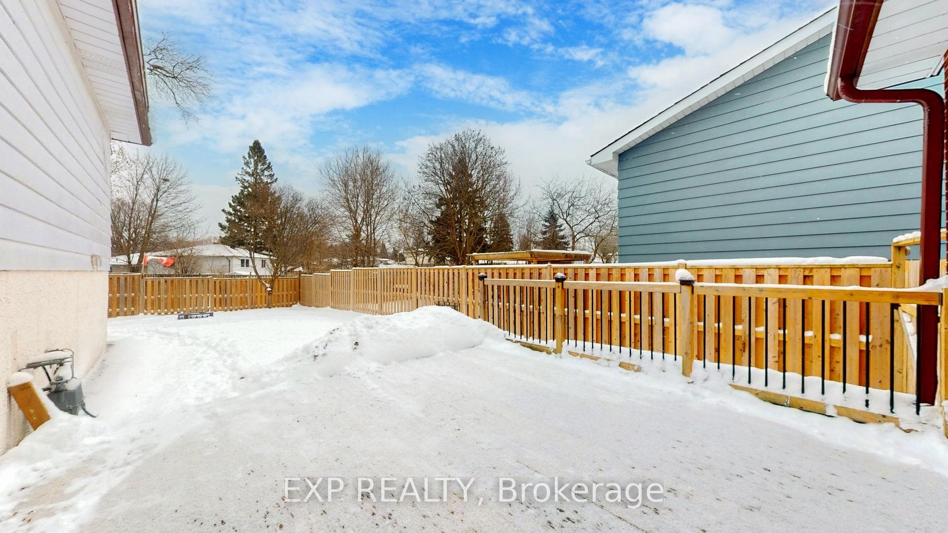 11 Avonmore Crescent photo 37