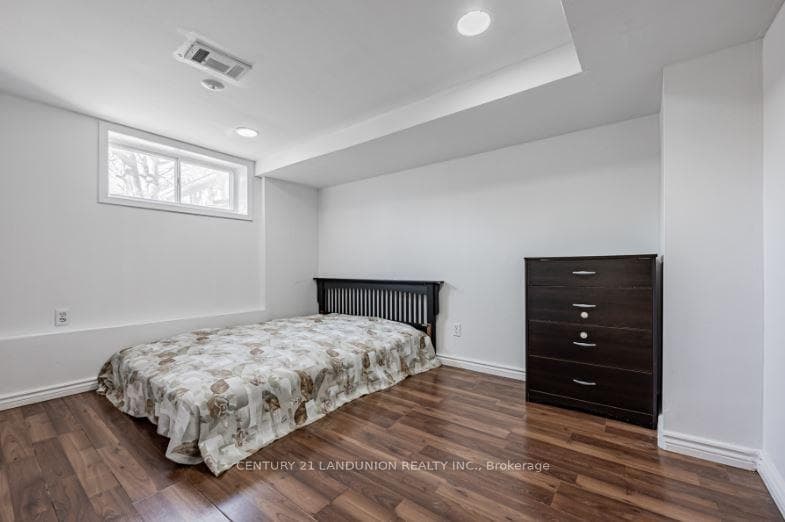2746 Midland Avenue photo 21