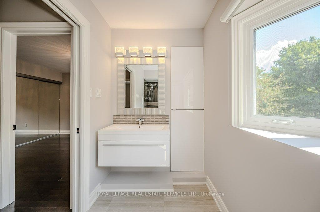 Lavish Four-Piece Main Bathroom
