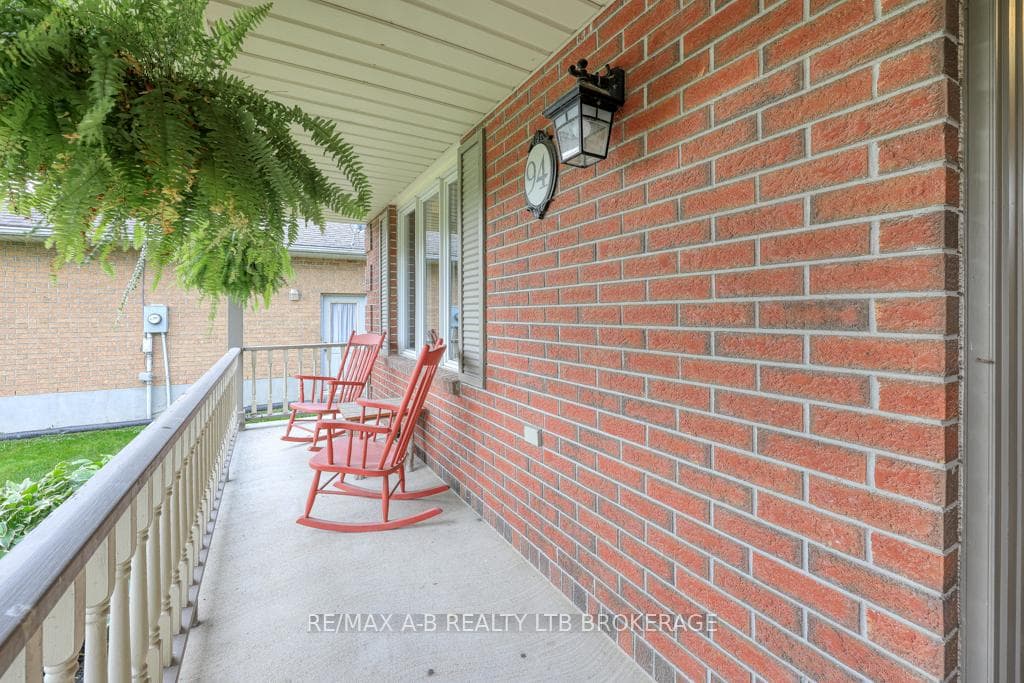 94 Mason Drive photo 4