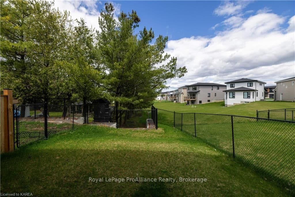 131 SUPERIOR Drive photo 40