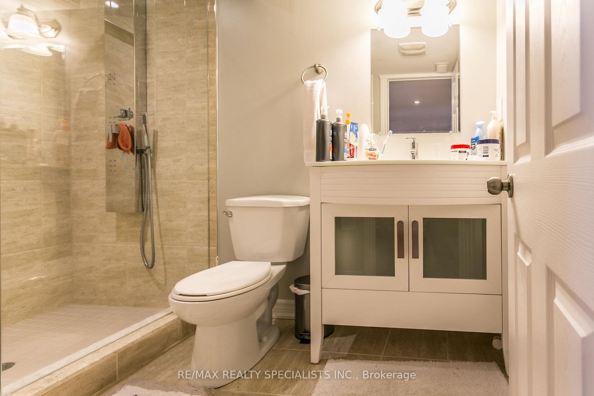 Semi Ensuite