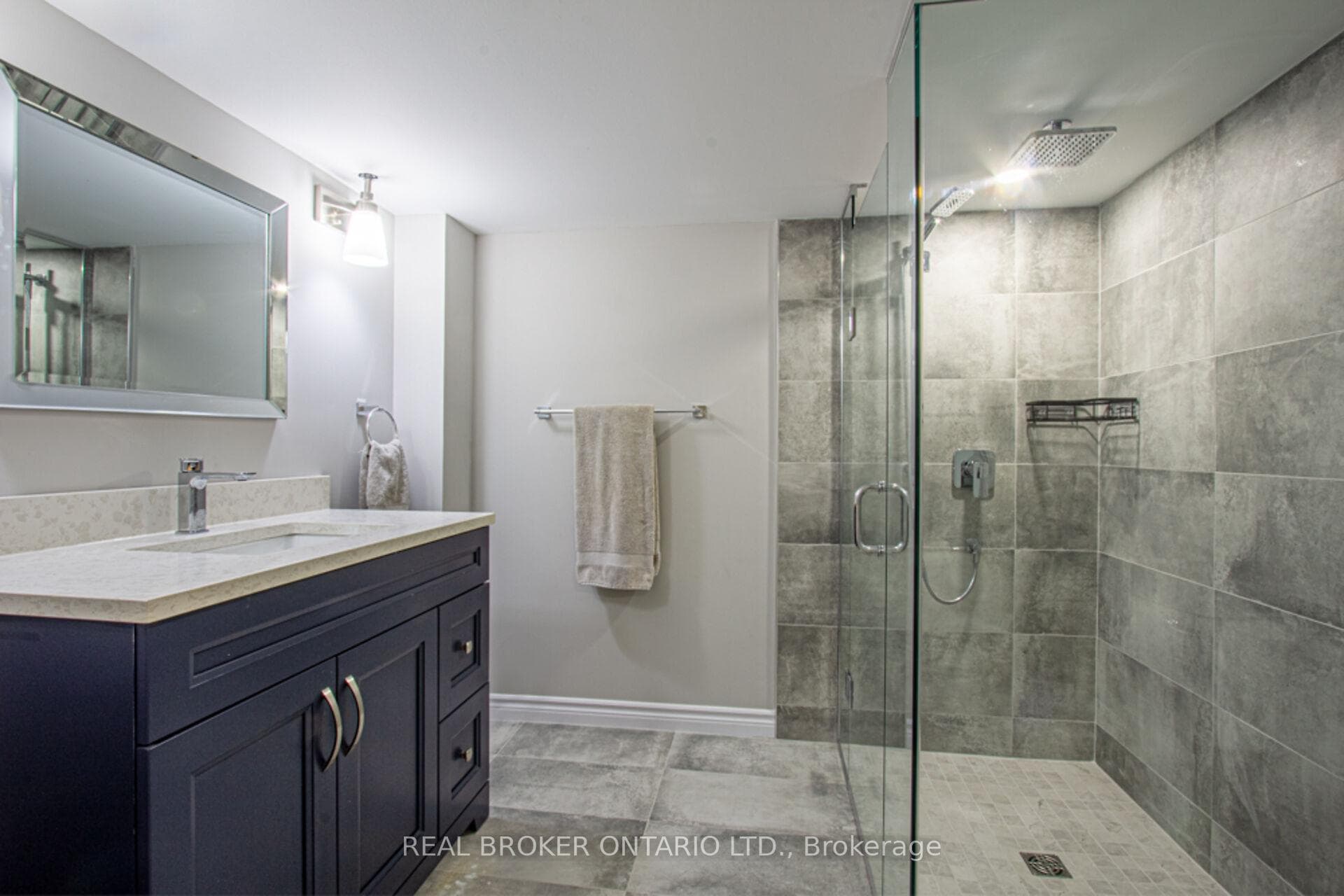 15 Coachman Crescent photo 32