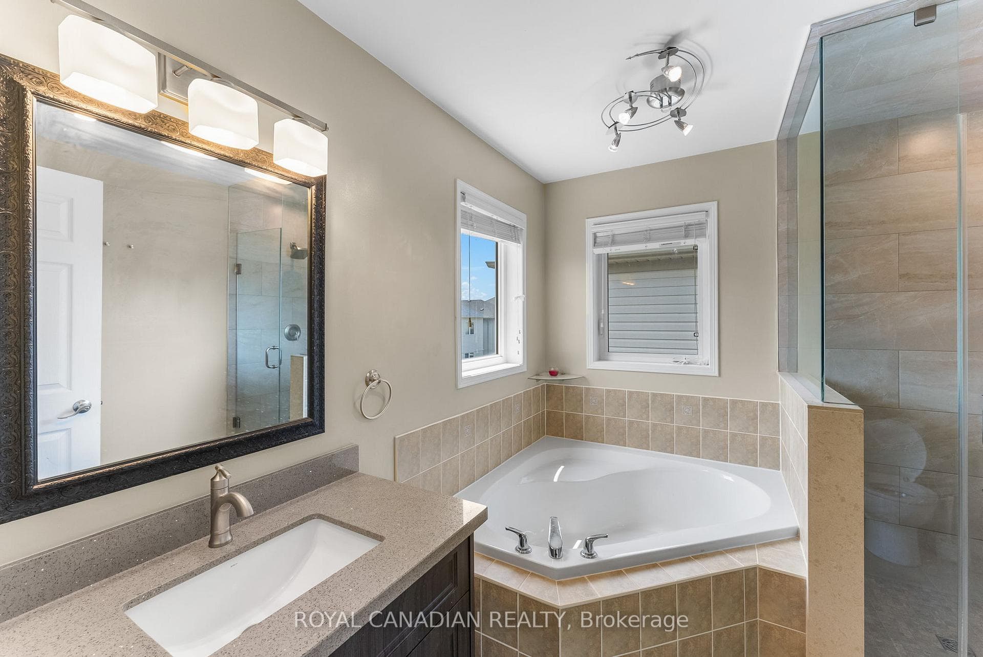 74 Donlevy Crescent photo 16