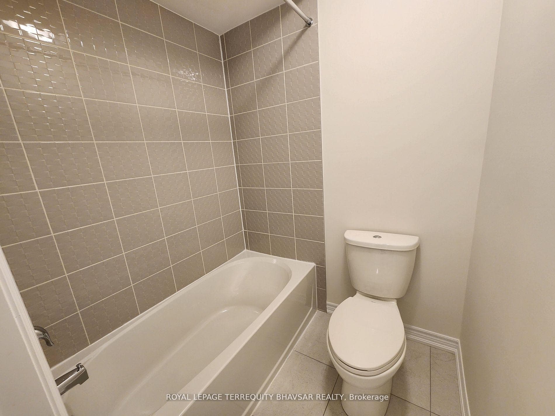 9 Roywood Street photo 31