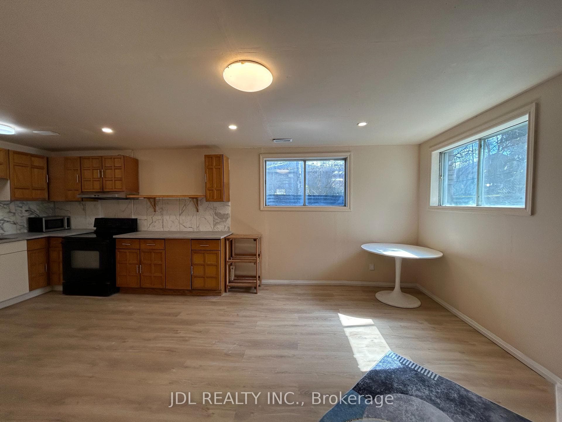 21 Squires Ave Avenue Unit Two-Bedroom Bsmt photo 4