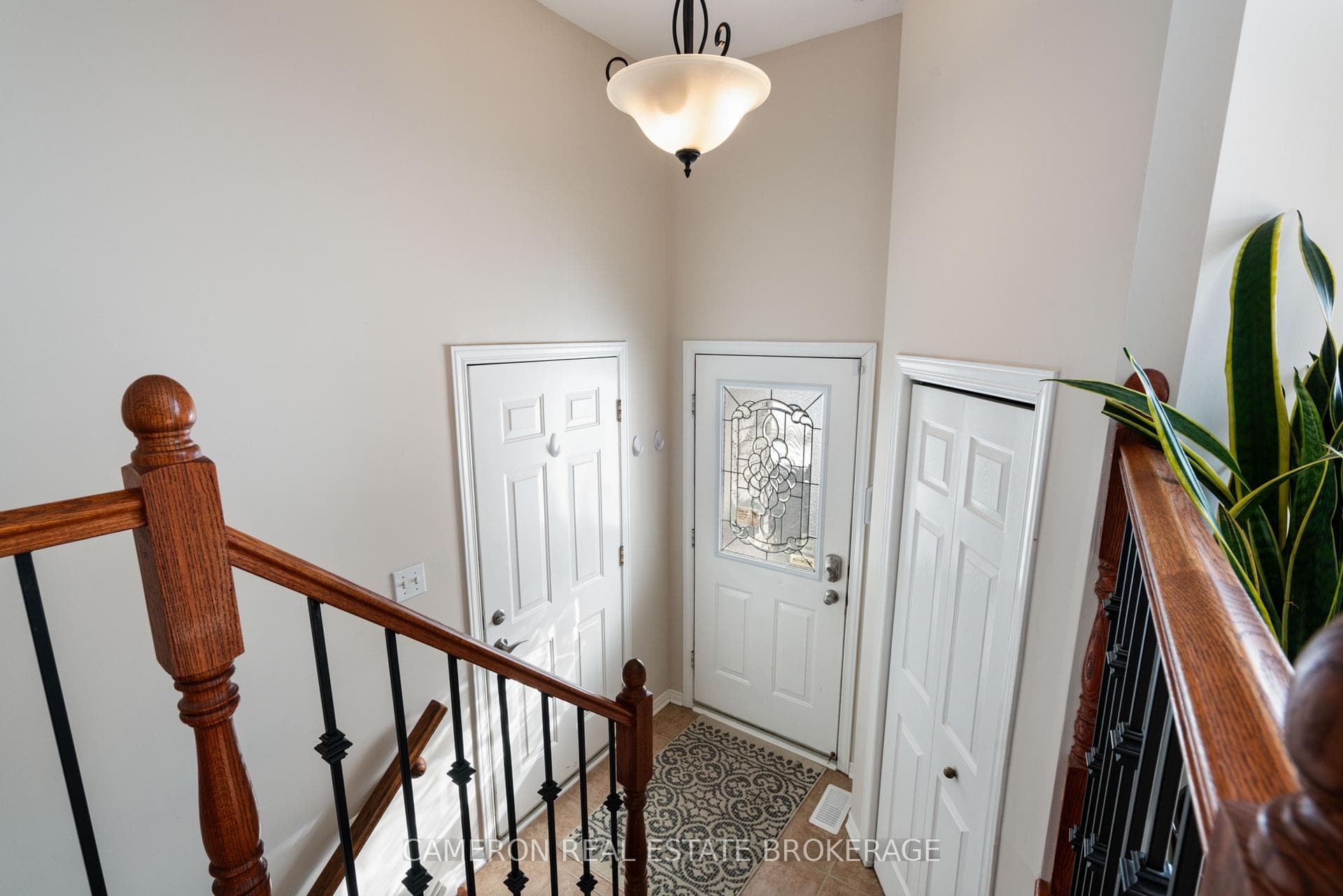 225 Wellington Street photo 16
