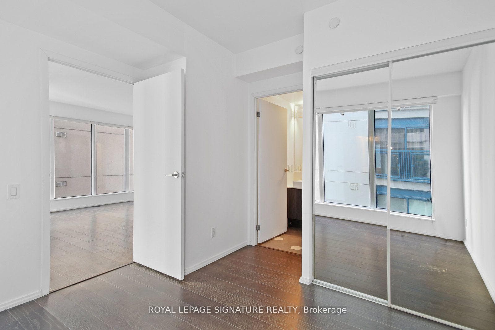 68 Shuter Street Unit 710 photo 17