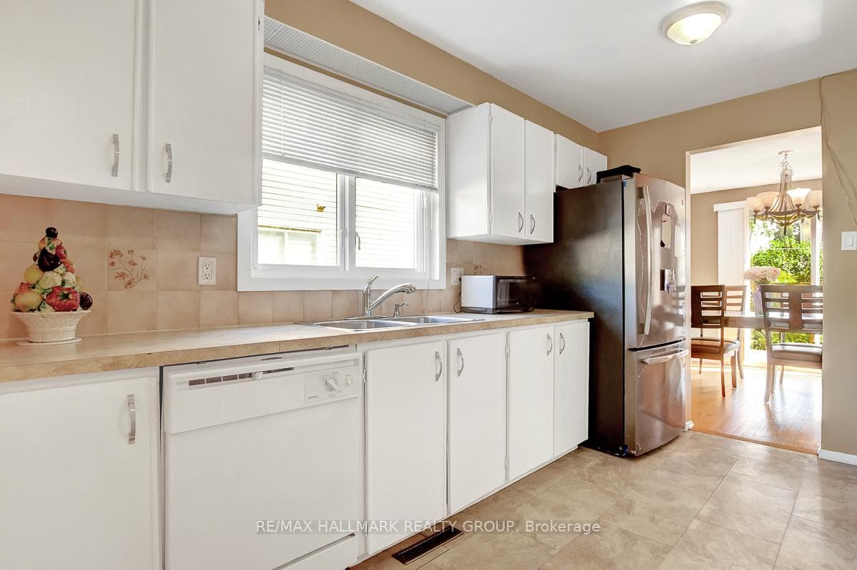 6078 Rivercrest Drive photo 9