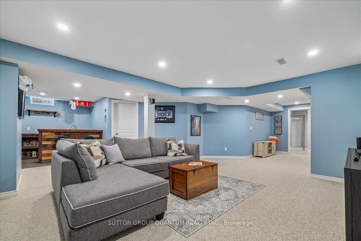 92 Garinger Crescent photo 34