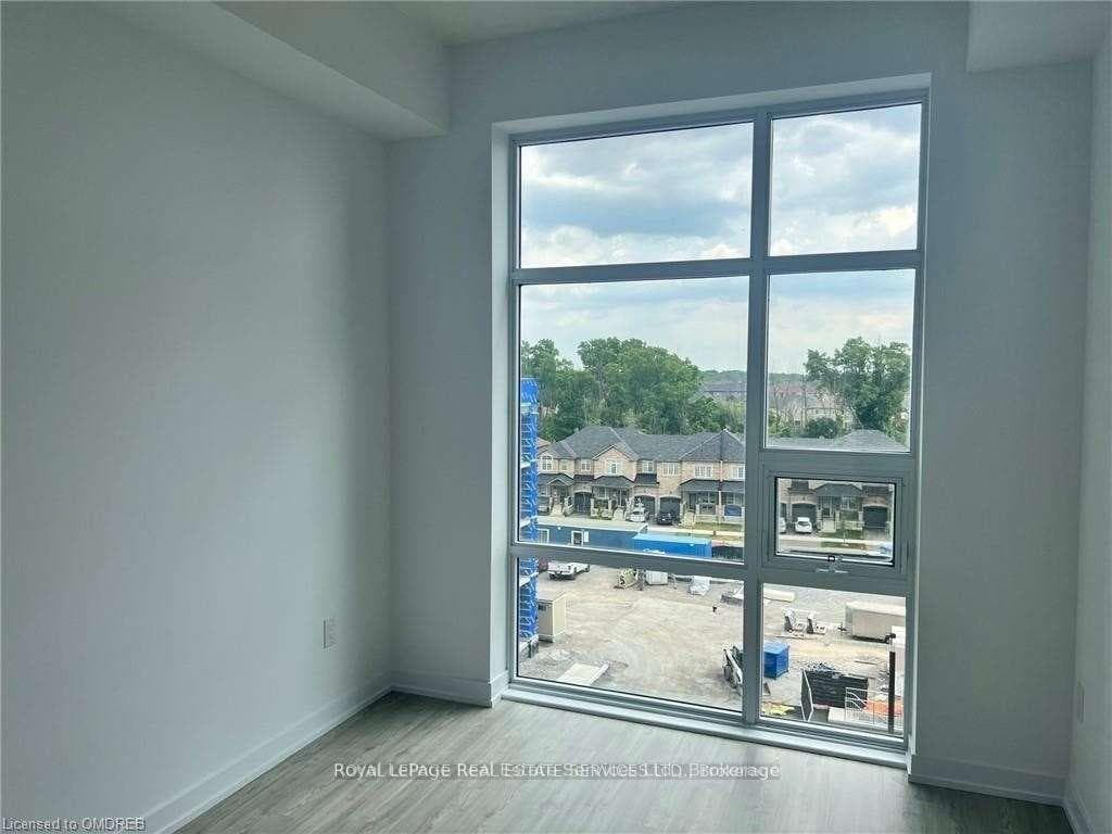 450 Dundas Street Unit 513 photo 9