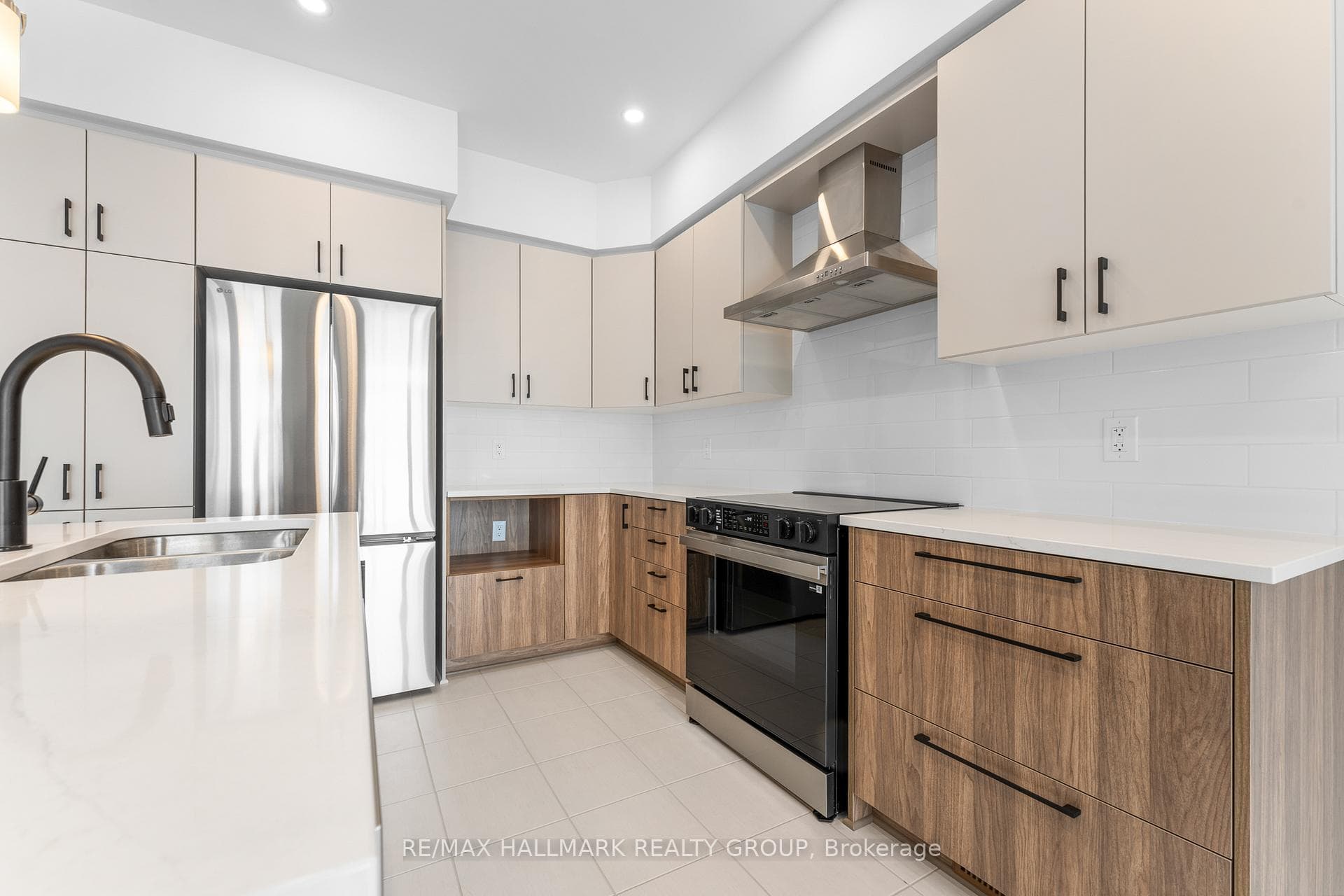 136 Ploughshare Road photo 20