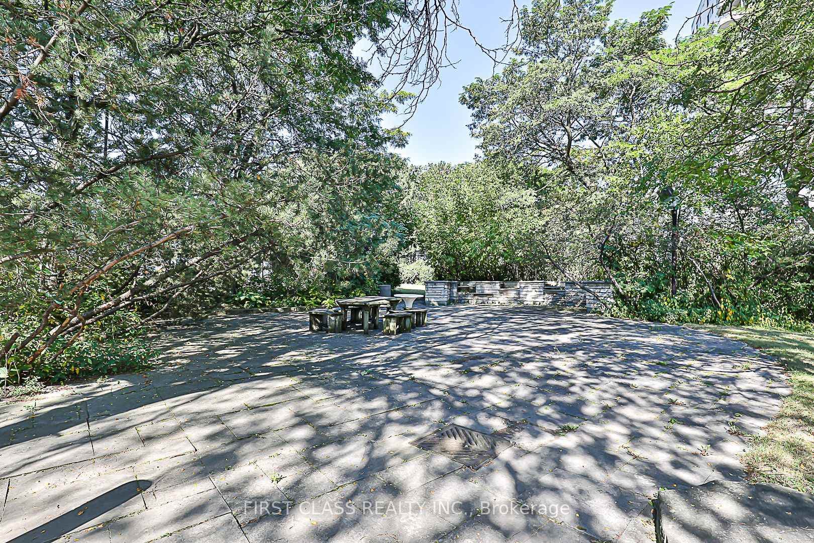 160 Alton Towers Circle Unit 807 photo 36