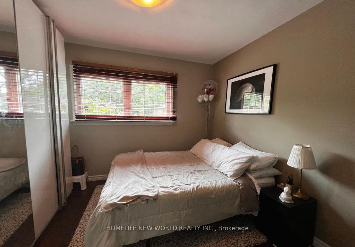 30 Castlegrove Boulevard Unit Upper Sunroom+Lower Level photo 10