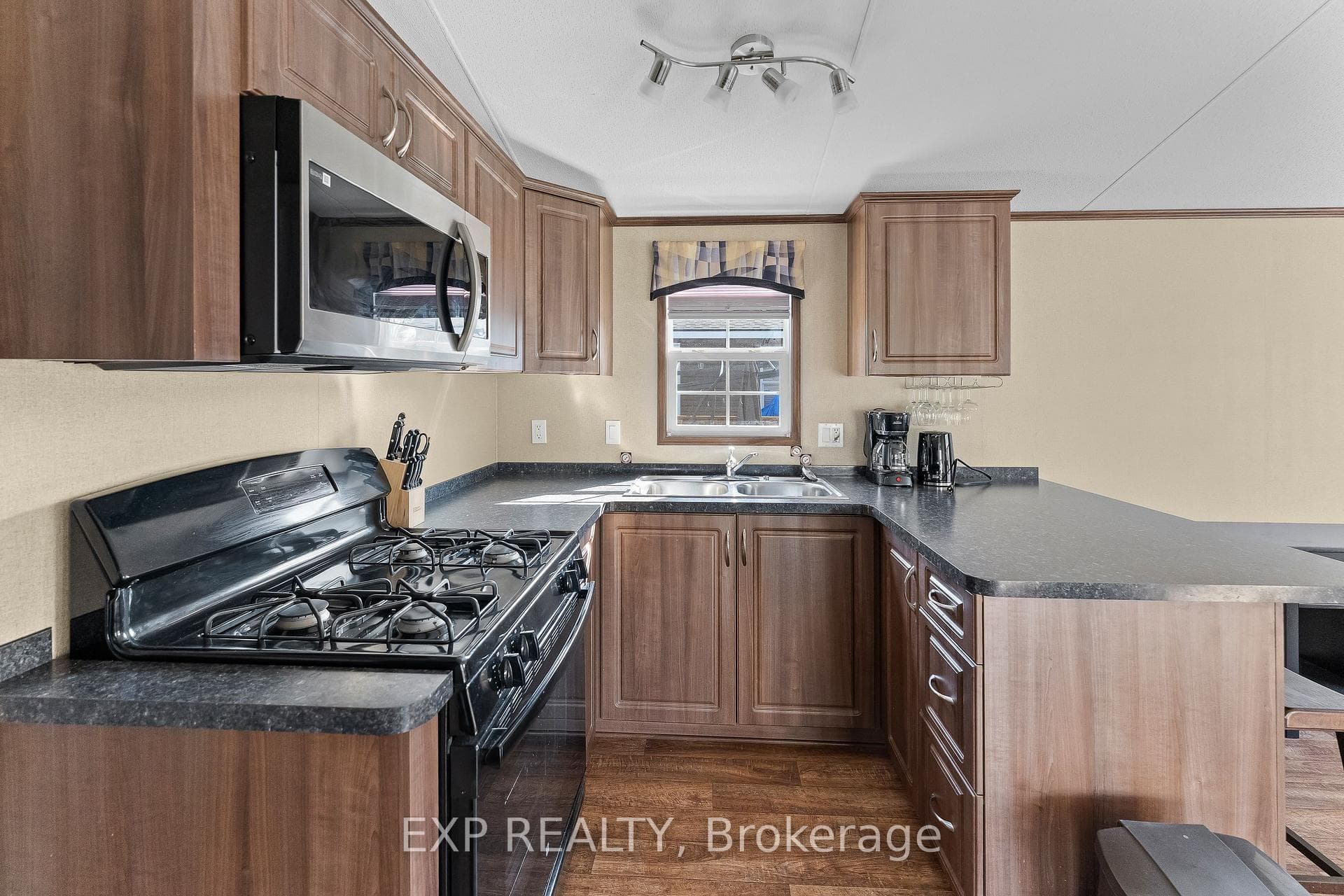1501 Line 8 Road Unit 110 photo 11