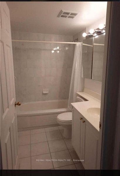 29 Pemberton Avenue Unit 705 photo 6