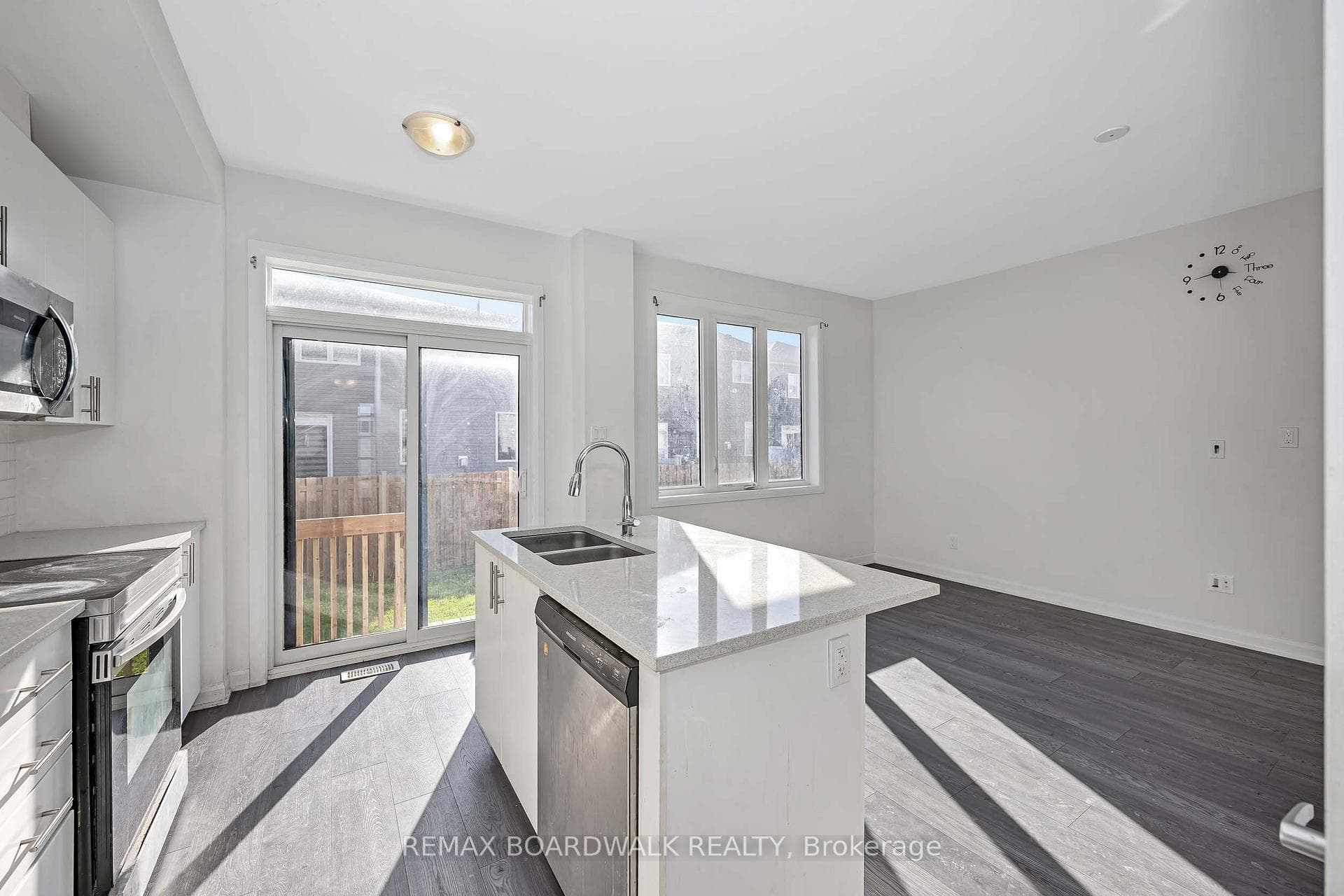 2063 Caltra Crescent photo 16