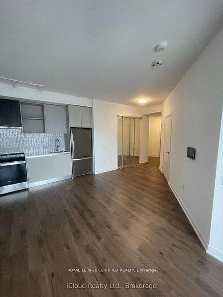 395 Dundas Street Unit 835 photo 4