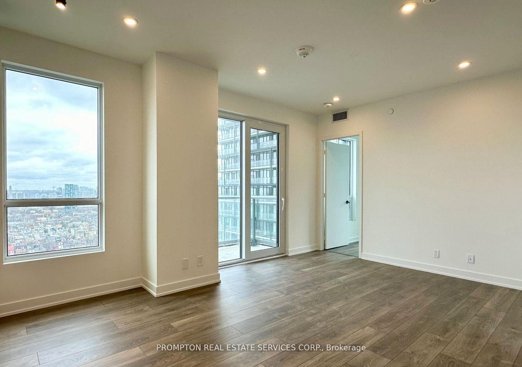 108 PETER Street Unit 3202 photo 7