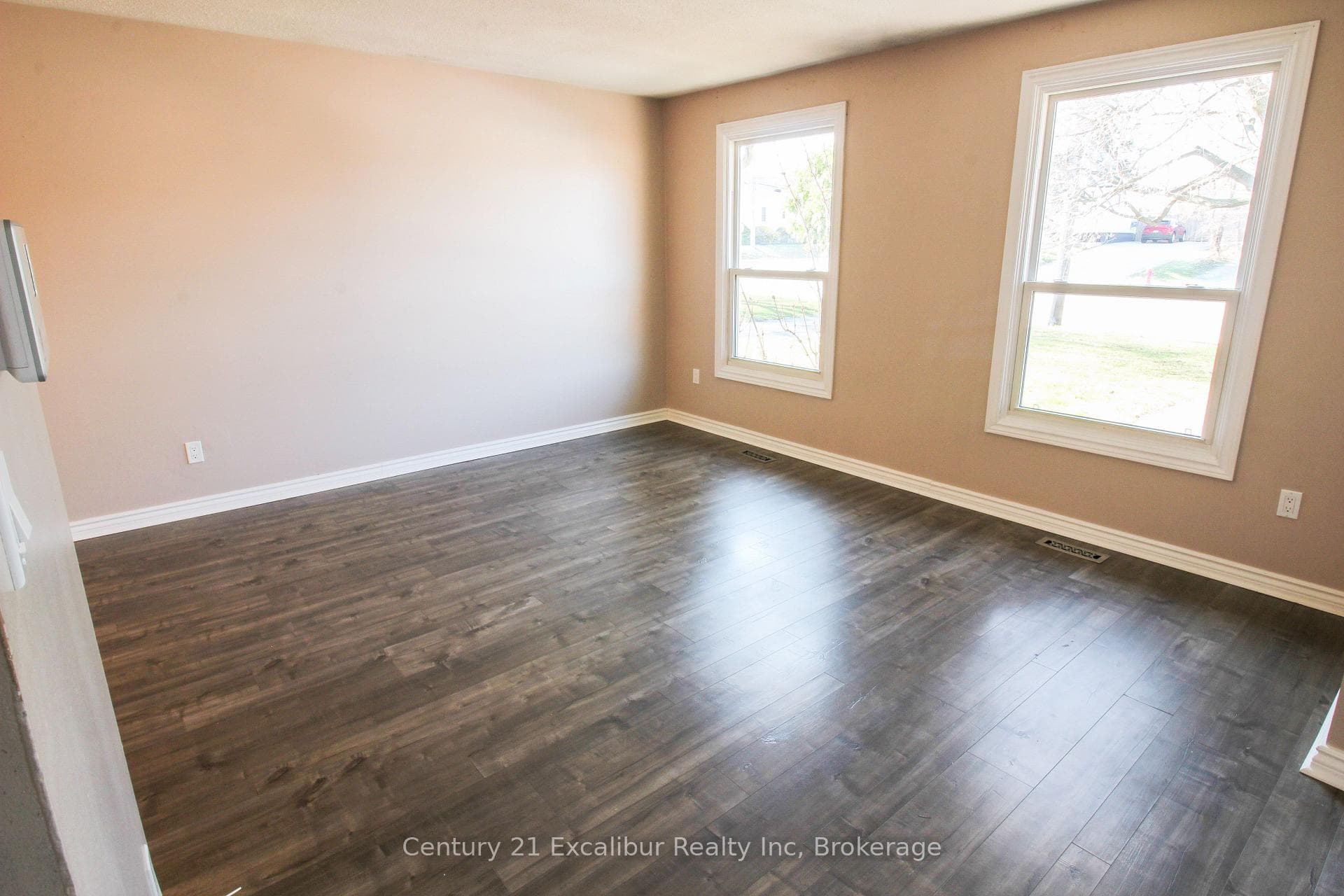 881 Lawrence Road photo 2