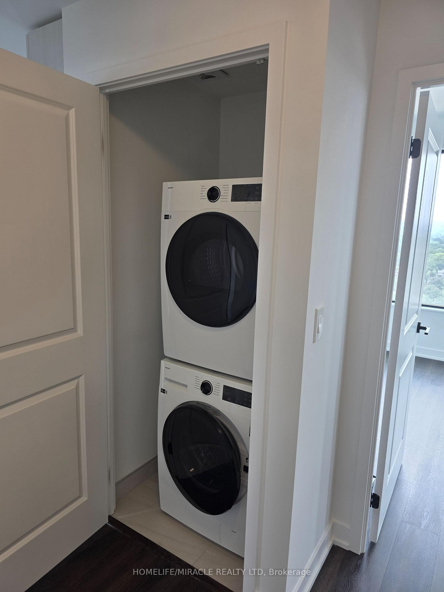 2075 Lakeshore Road Unit 1702 photo 12