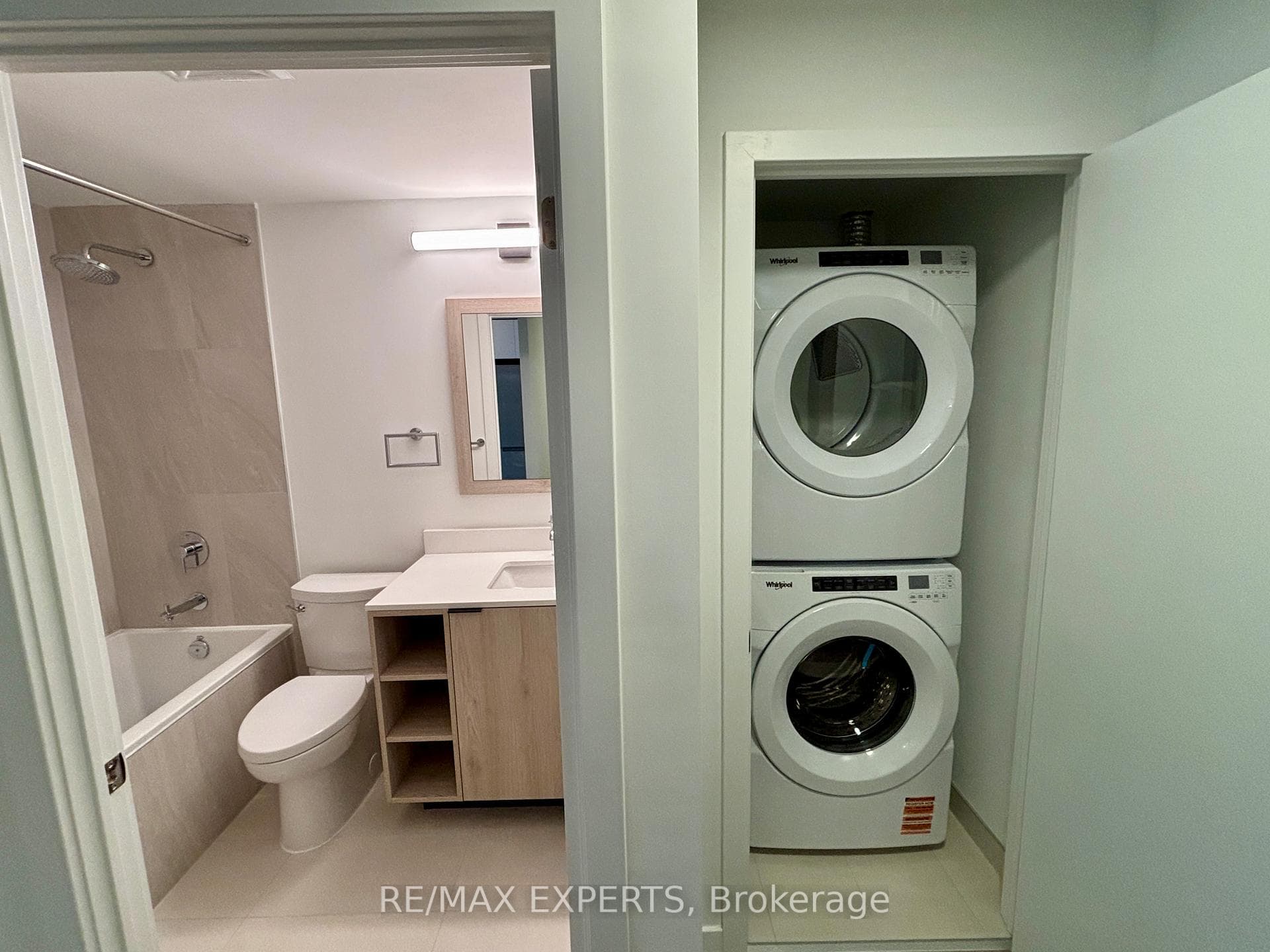 1007 The Queensway N/A Unit 404 photo 12