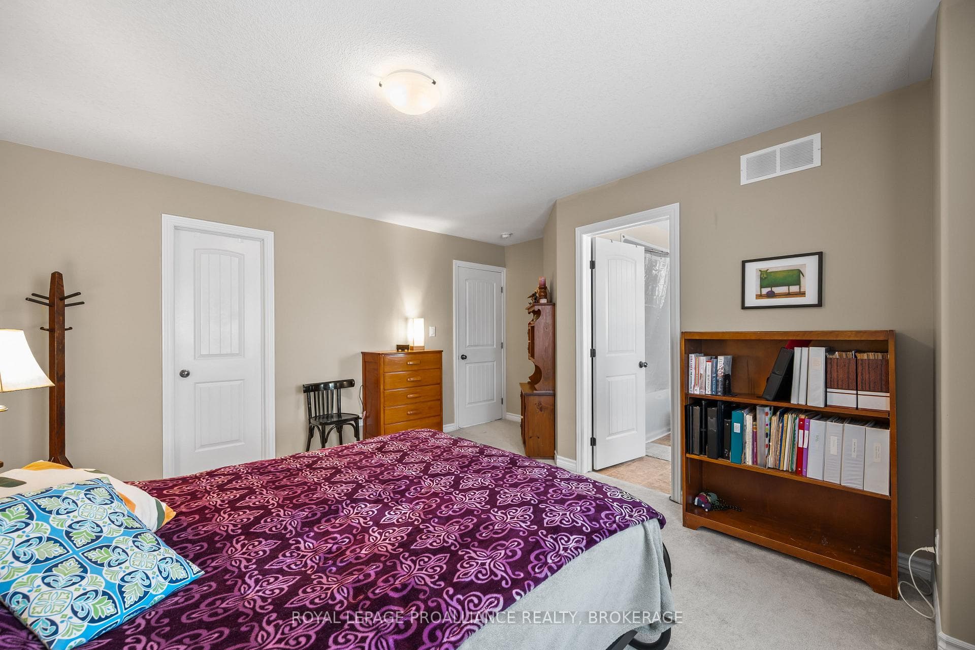 917 Blossom Street photo 23