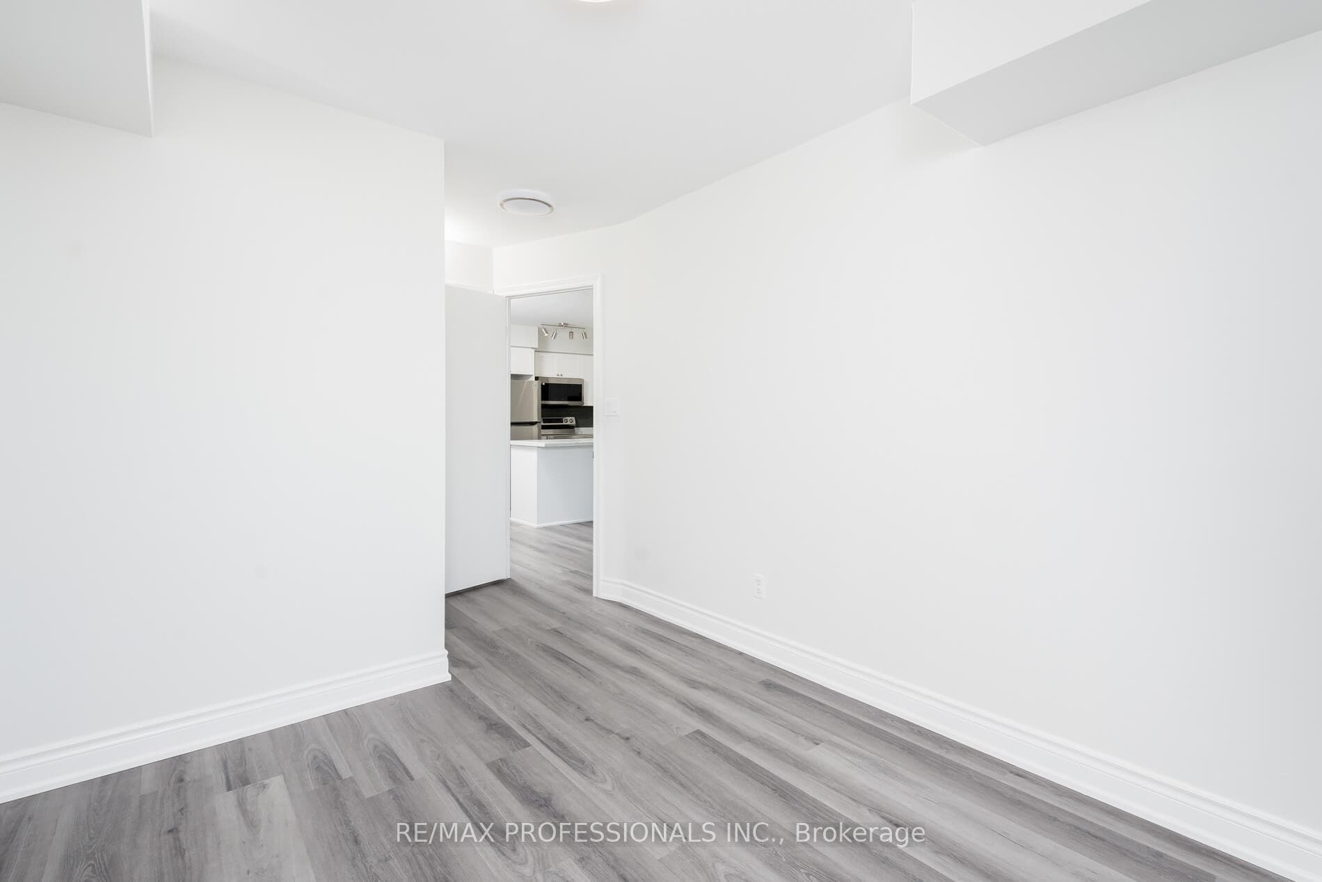 1000 King Street Unit 520 photo 24