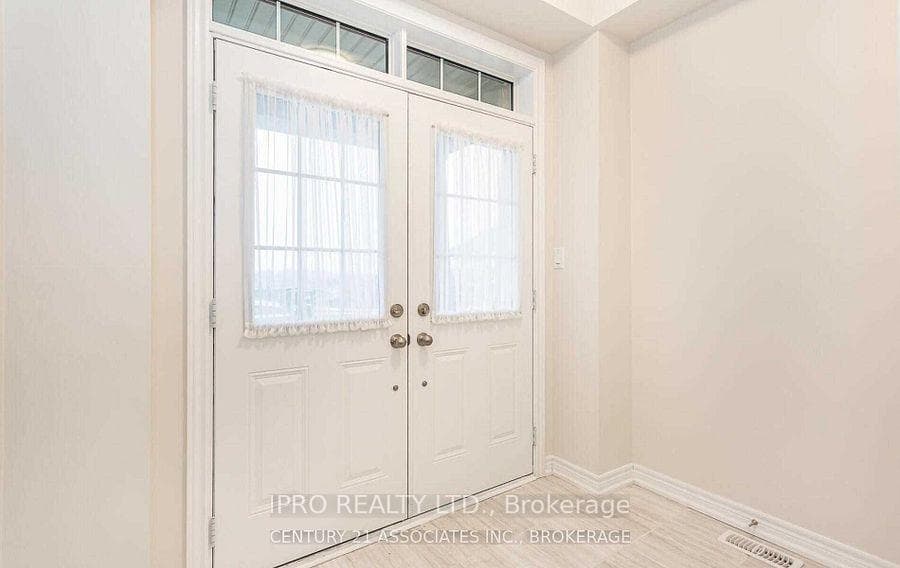 118 Mutrie Boulevard photo 3