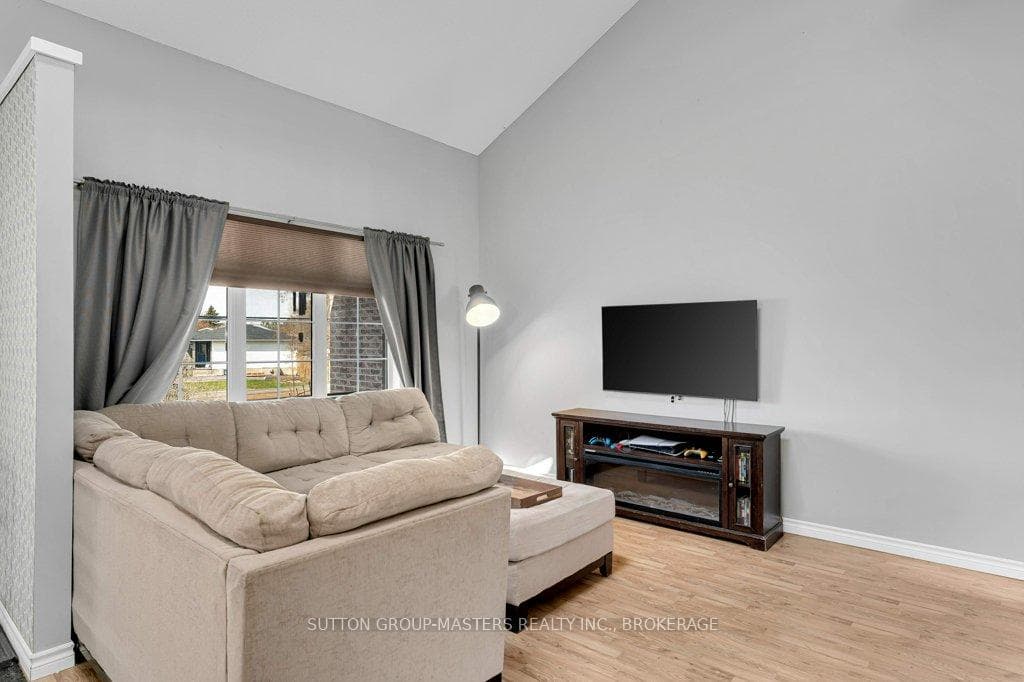 118 Sir John Johnson Drive photo 7