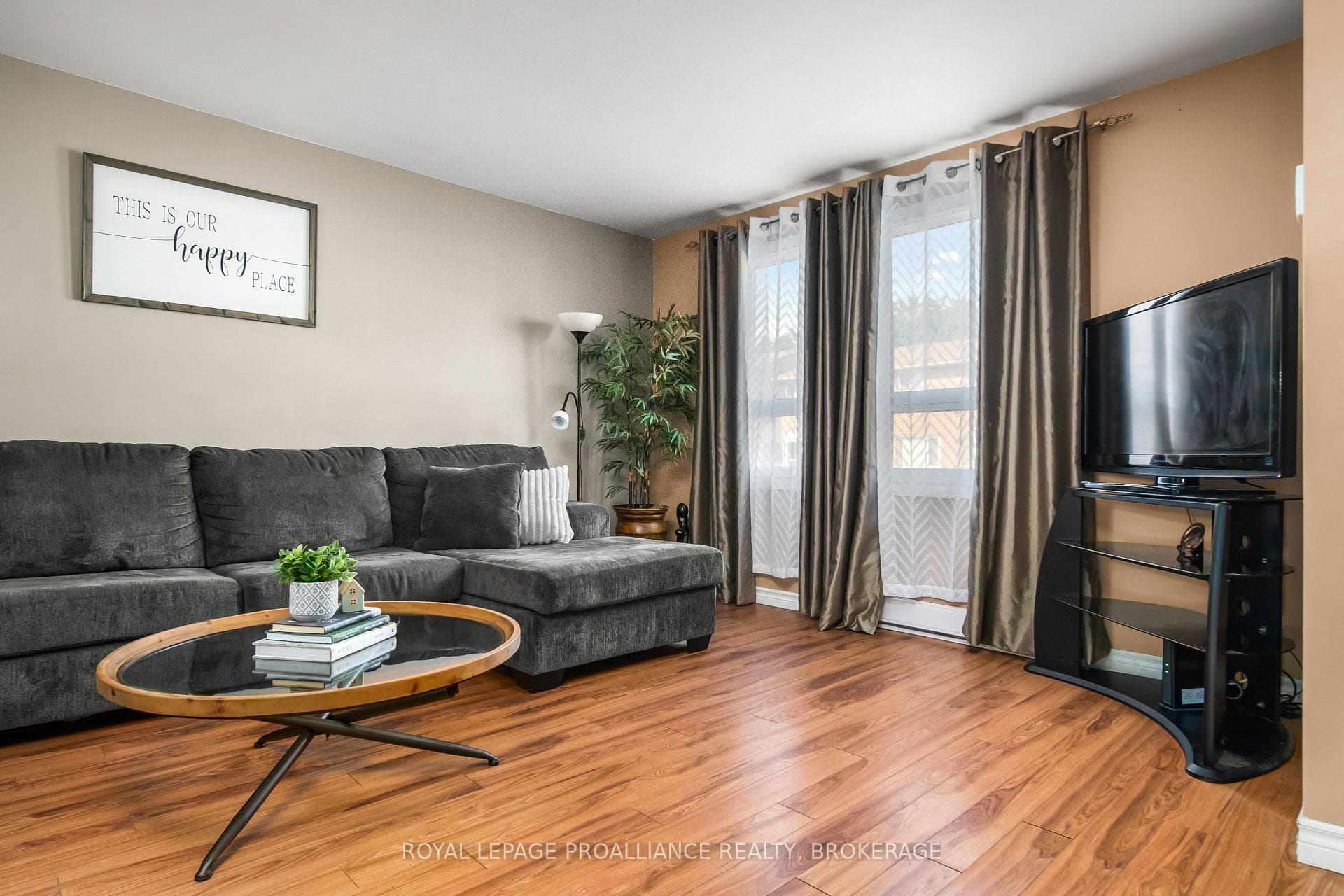 16 Rosemund Crescent photo 8