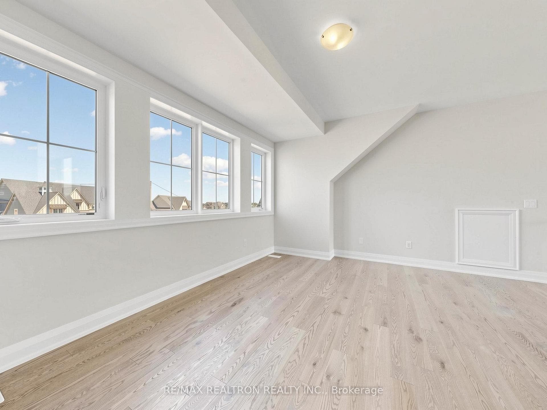 8 Radome Drive photo 41