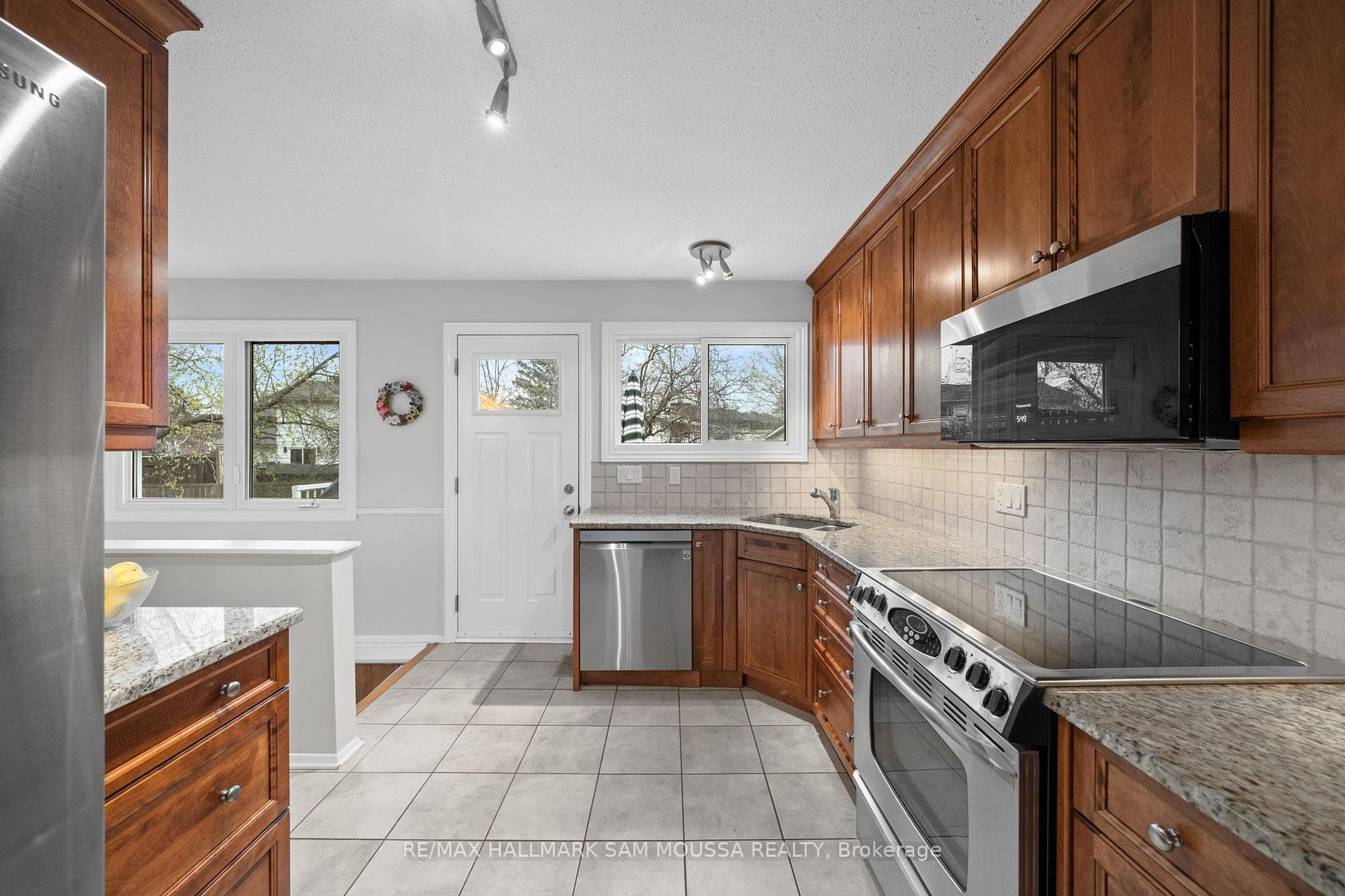 11 Springdale Crescent photo 13