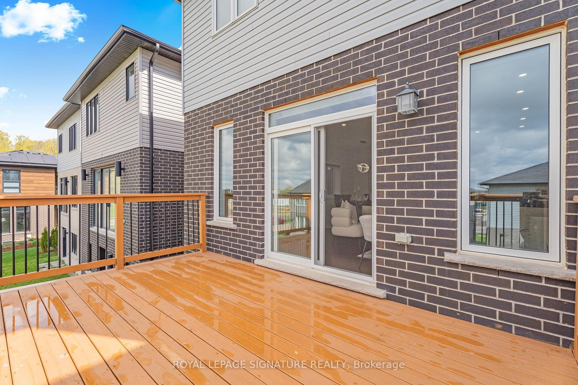 512 Nathalie Crescent photo 33
