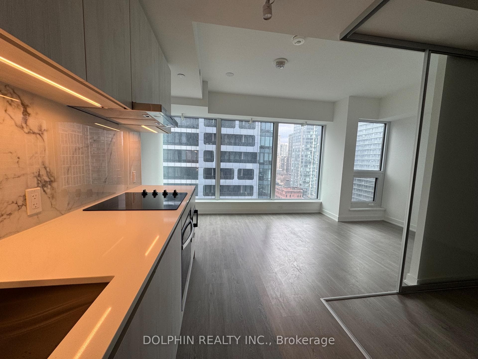 8 Wellesley Street Unit 1806 photo 11