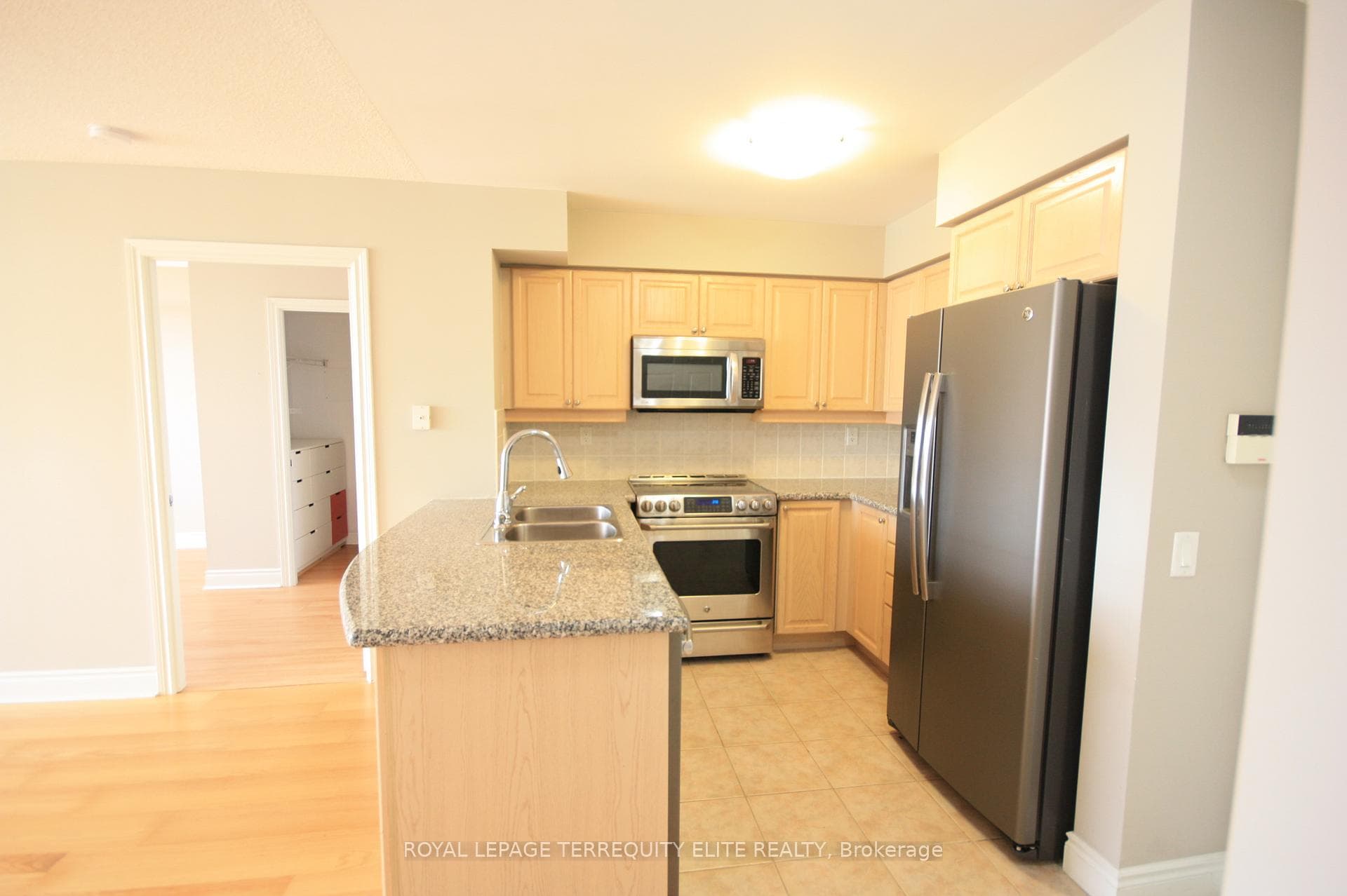 78 Harrison Garden Boulevard Unit 1611 photo 3
