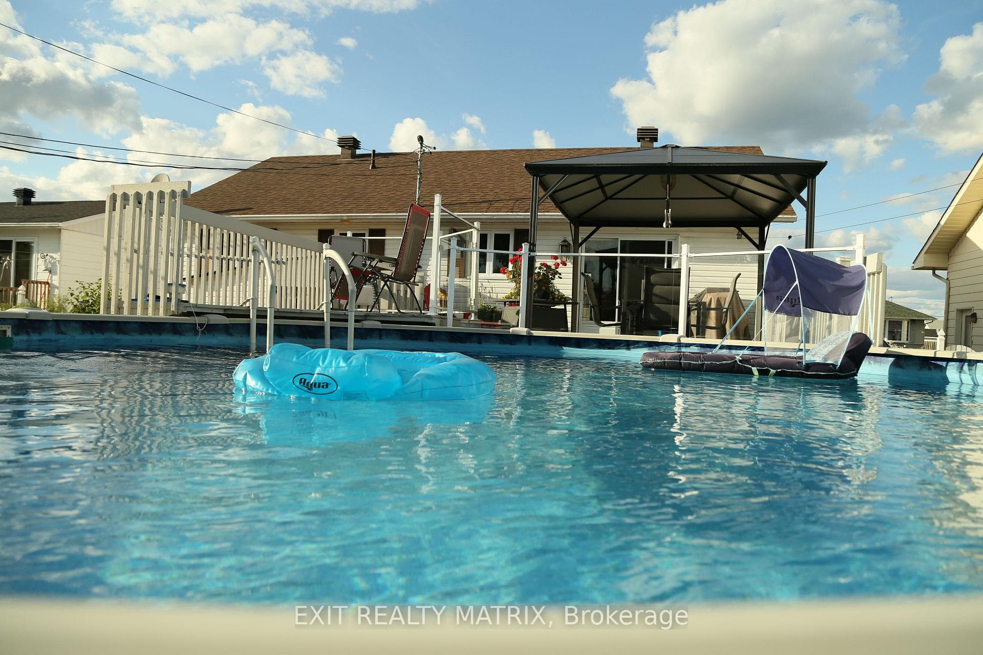 697 Omer Street photo 41