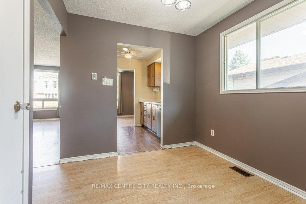 3 Camelot Crescent photo 13