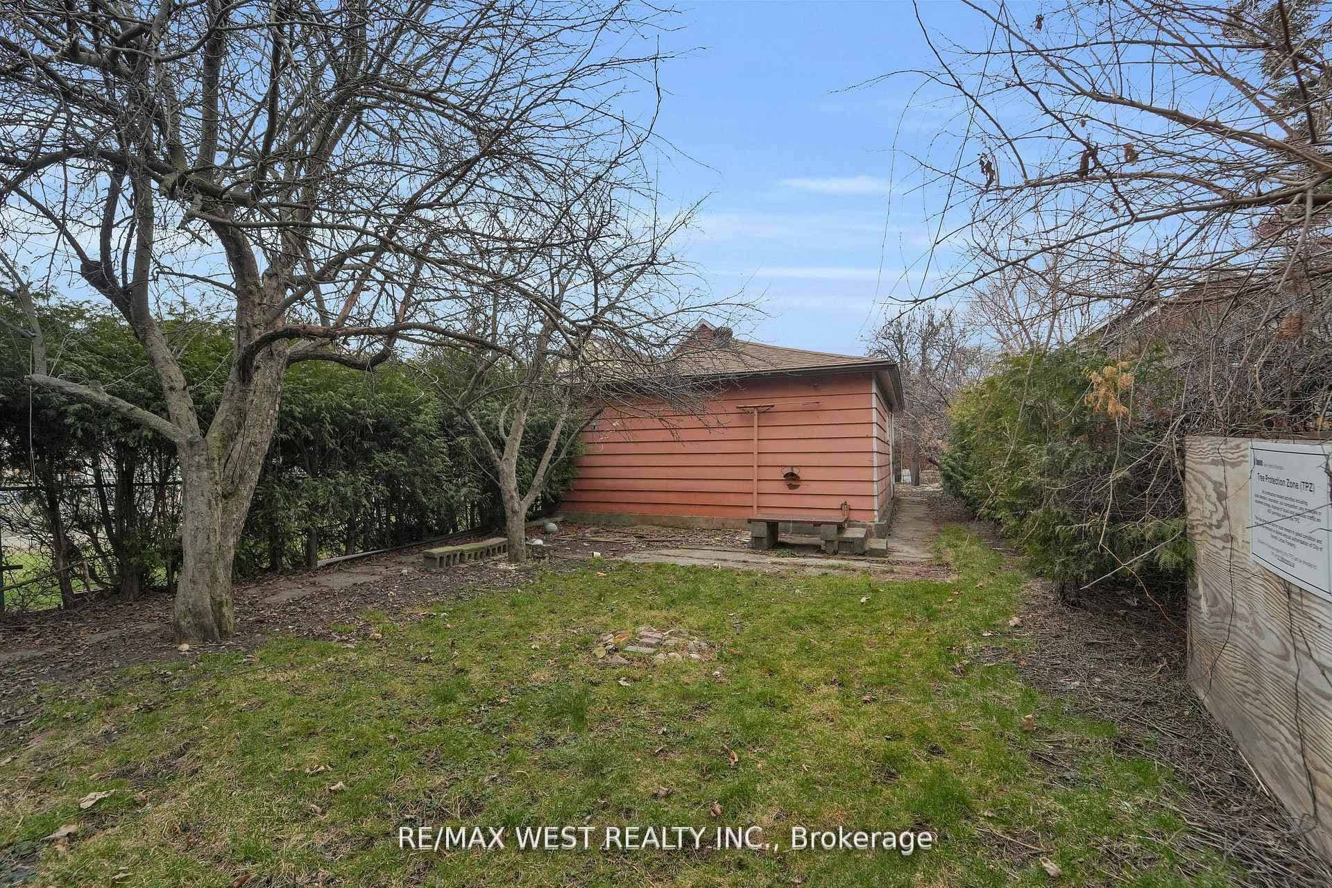 661 Beresford Avenue photo 17