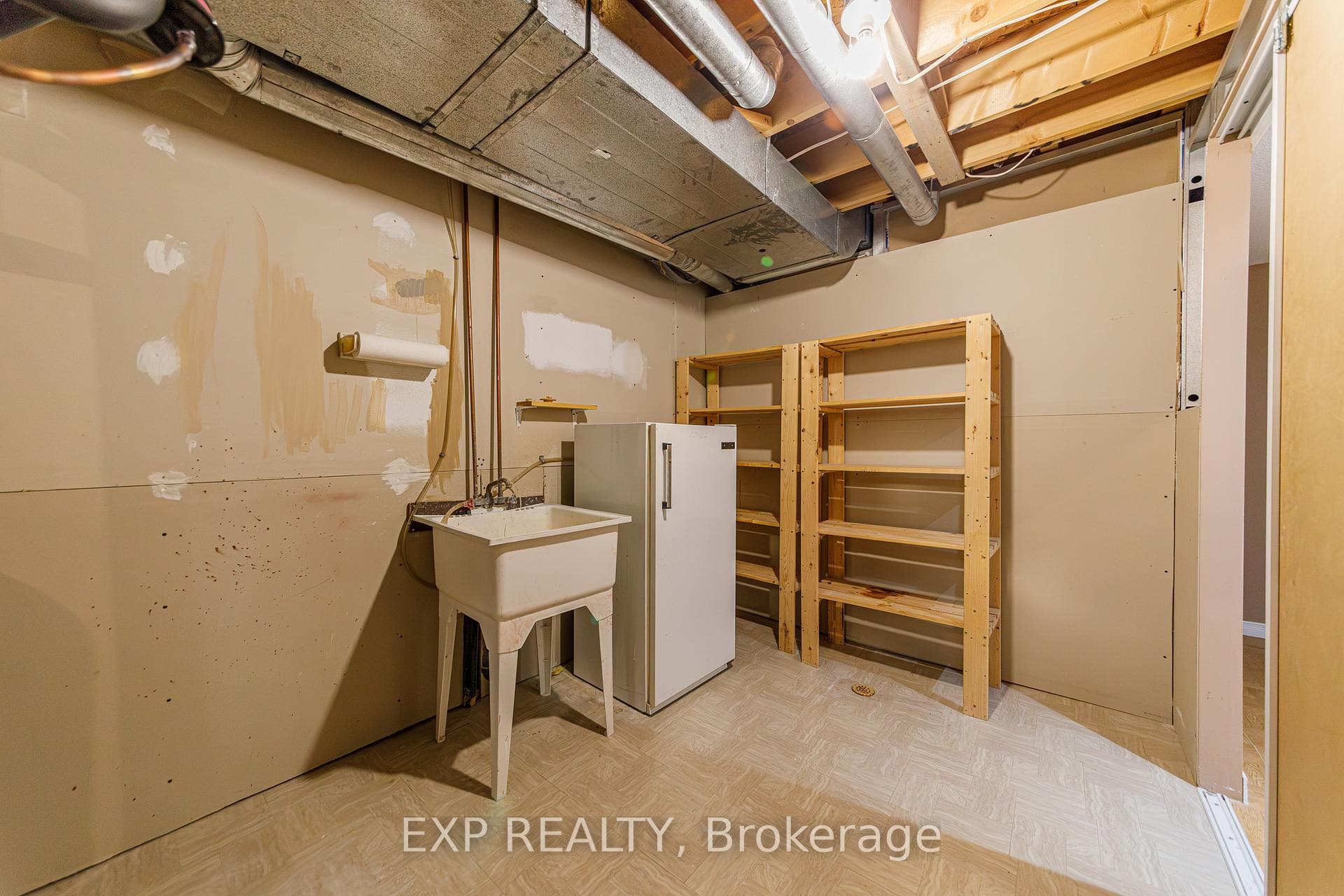 40 Newborough Crescent photo 43