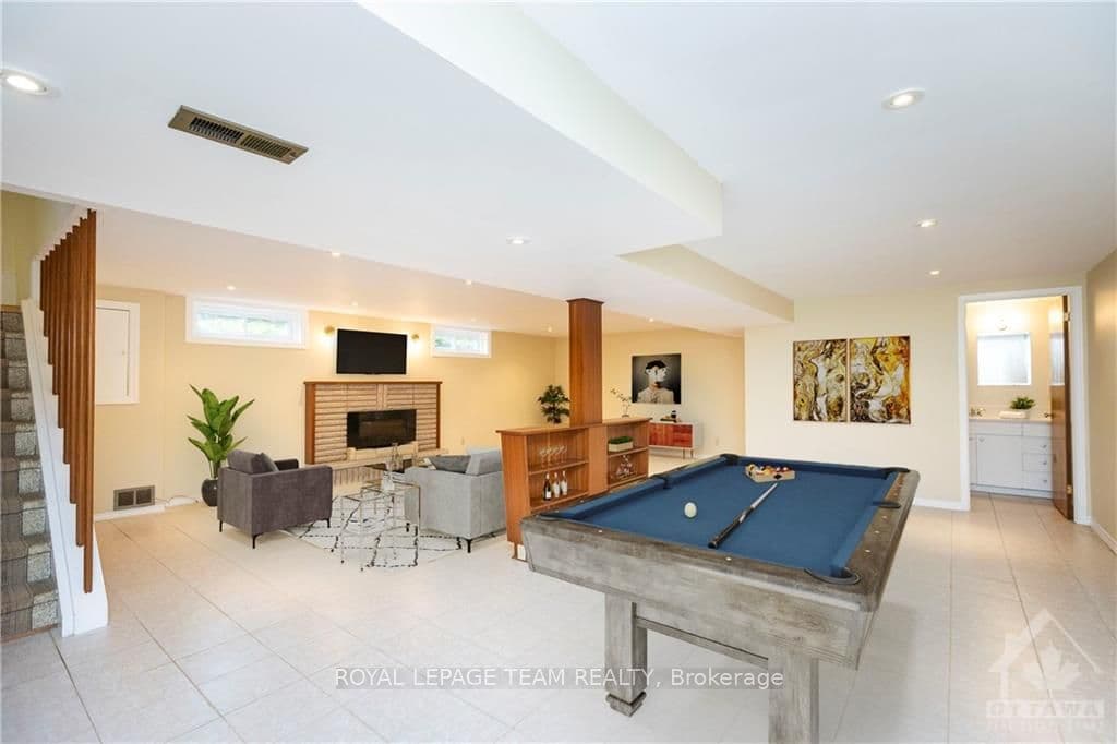 2999 COWAN Crescent photo 16
