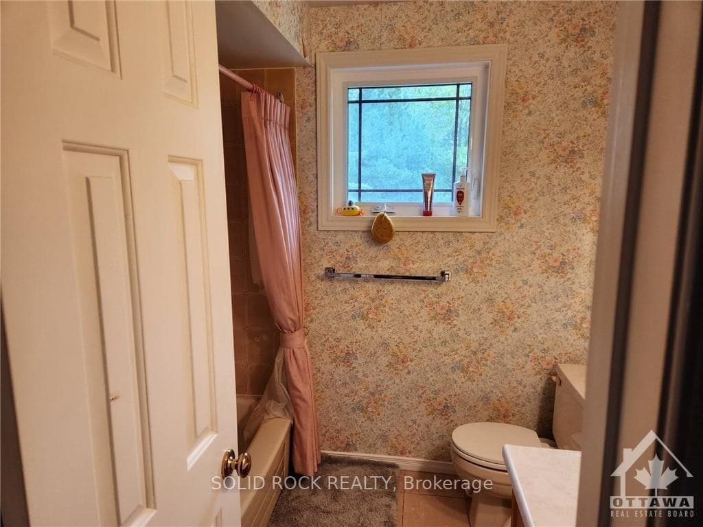 54 HUNTSMAN Crescent photo 15
