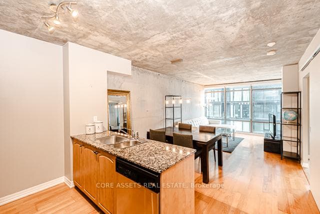22 Wellesley Street Unit 807 photo 1