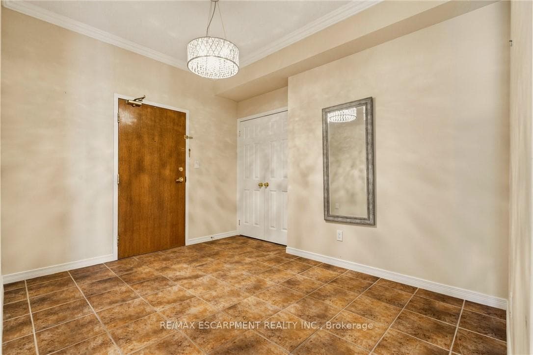 4000 Creekside Drive Unit 703 photo 4
