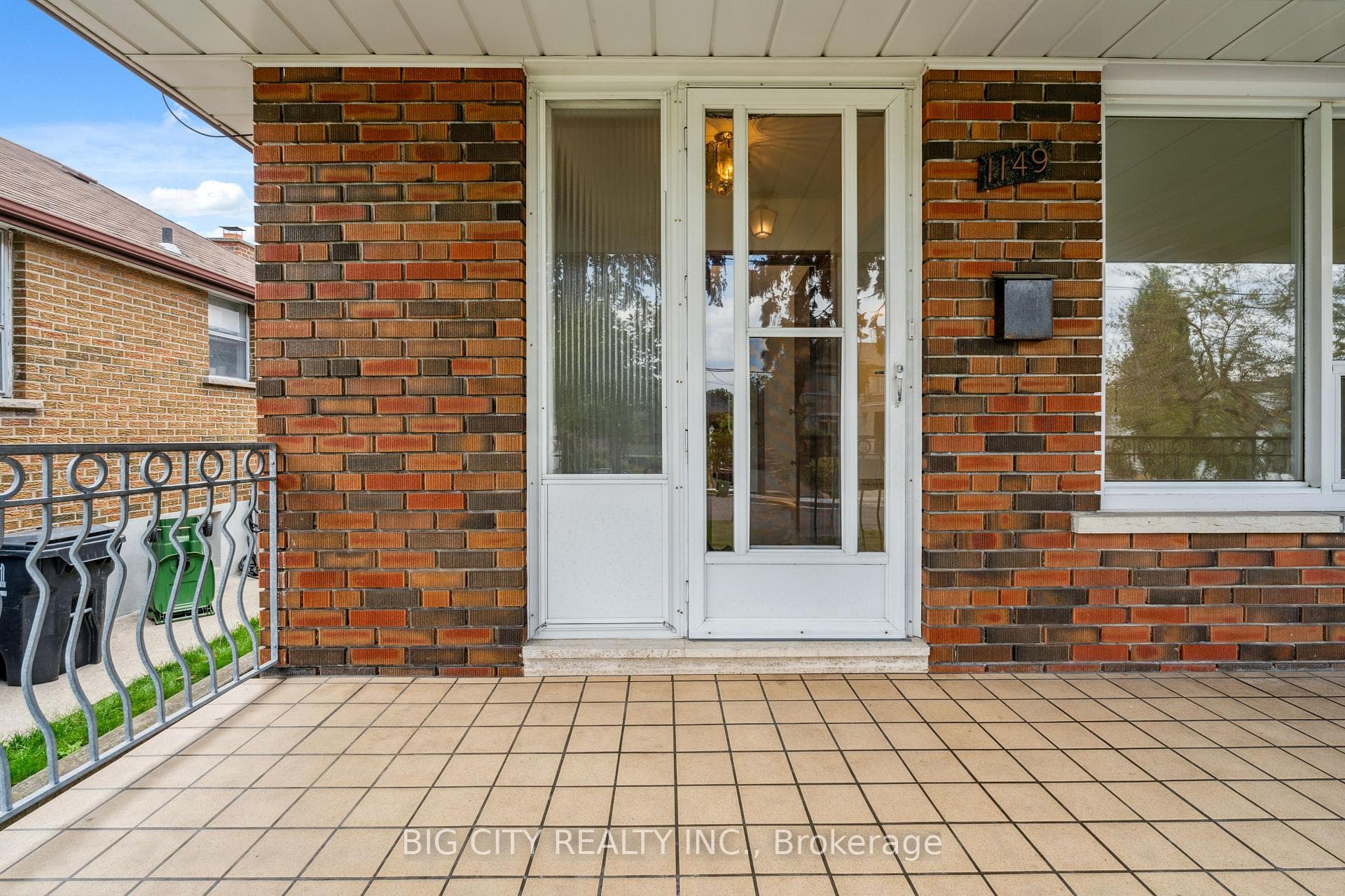 1149 Glengrove Avenue photo 4